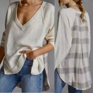 Anthropologie Pilcro Textured V-Neck Boyfriend Tunic Top Cream Gray Plaid medium